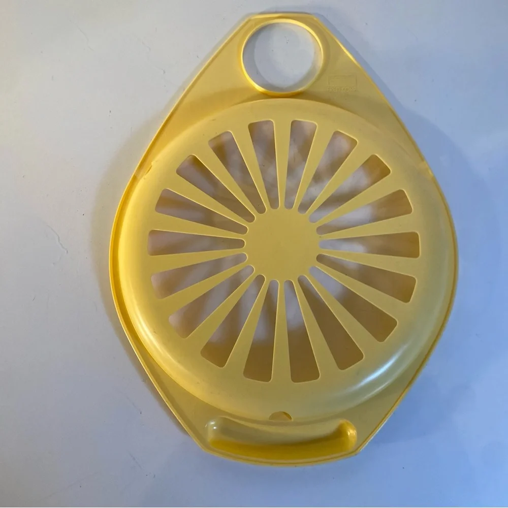 Set of 4 Vintage Frem Corp. Yellow Plastic Plate & Cup Holders Picnic BBQ Trays